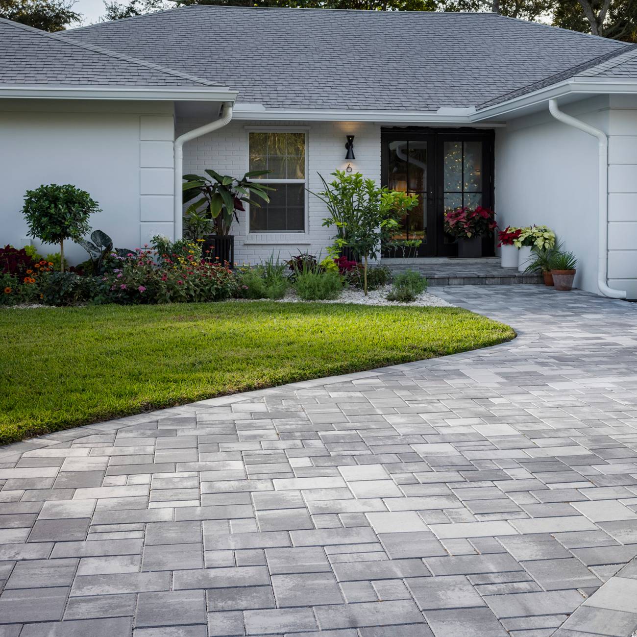 Belgard and Tremron paver materials available from Earthscapes Jacksonville