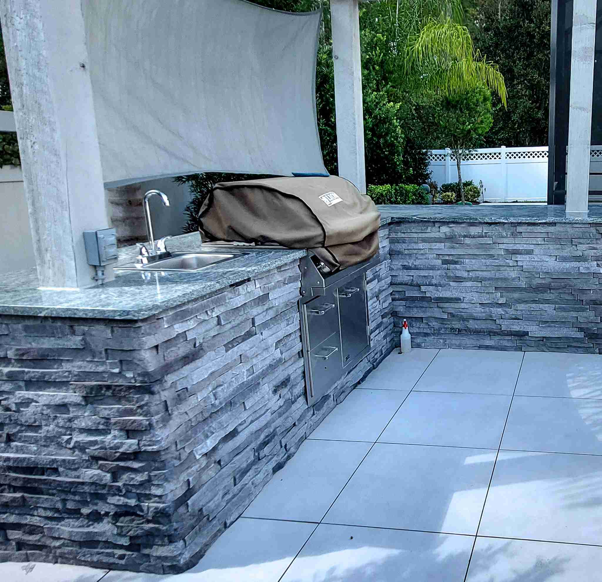 Custom outdoor kitchen installation Jacksonville