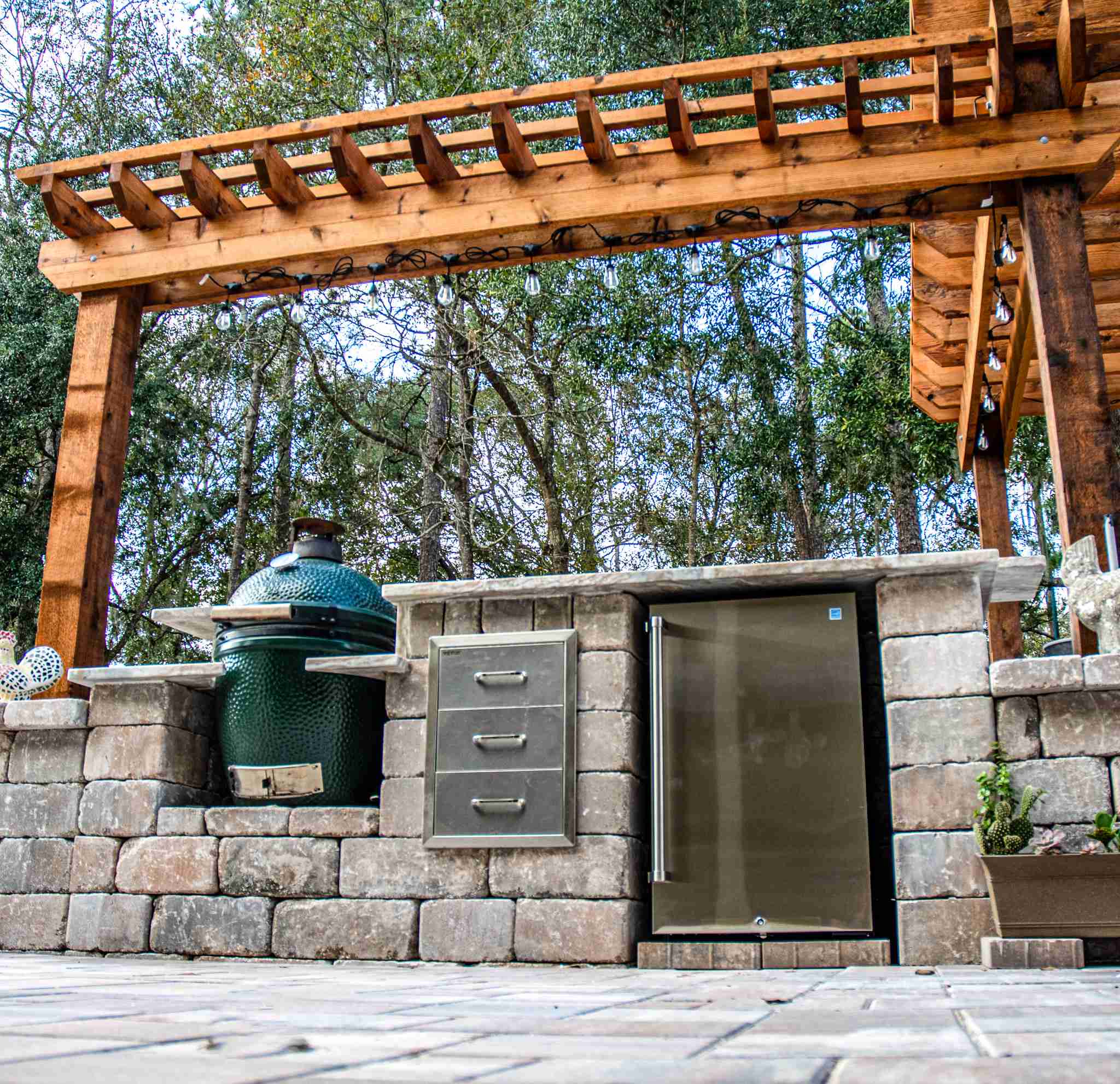 Custom outdoor kitchen and dining space Jacksonville FL